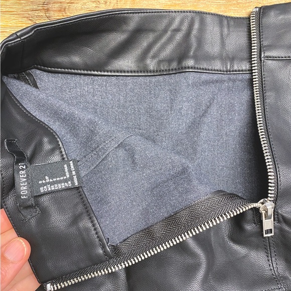 Vegan leather skirt - Picture 8 of 11